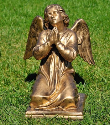 figura-angel-molyashchiysya-97396675722178