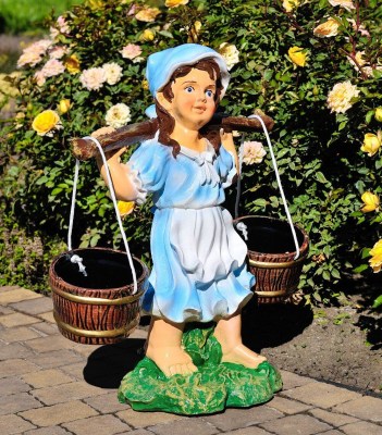 podstavka-dlya-cvetov-devochka-s-koromyslom-15335039402793