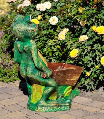 podstavka-dlya-cvetov-lyagushka-s-tachkoy-37651314558653