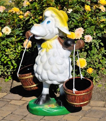 podstavka-dlya-cvetov-ovca-s-vedrami-35791142764592