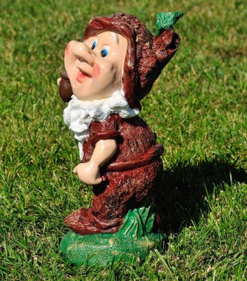 sadovaya-figura-gnom-lesovichok-s-zheludem-sr-66310675358433