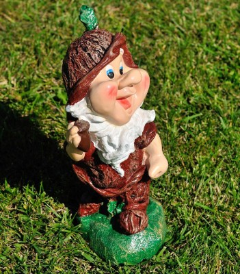 sadovaya-figura-gnom-lesovichok-s-zheludem-sr-93002268318275