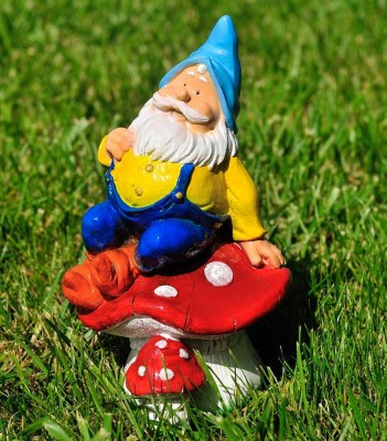 sadovaya-figura-gnom-na-gribe-m-56407965238929