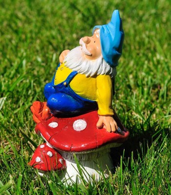 sadovaya-figura-gnom-na-gribe-m-75294784262801