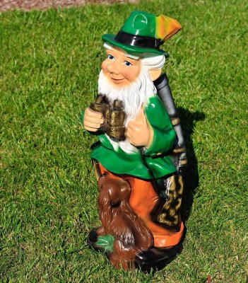 sadovaya-figura-gnom-ohotnik-96873749873965