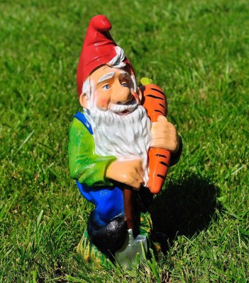 sadovaya-figura-gnom-s-morkovkoy-m-81257716173918