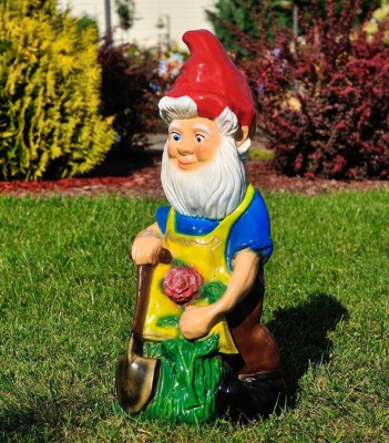 sadovaya-figura-gnom-s-rozoy-99266812775972