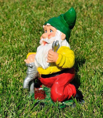 sadovaya-figura-gnom-santehnik-m-30673972490517