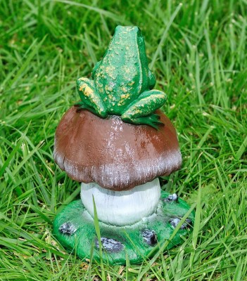 sadovaya-figura-gribochek-belyy-s-zhabkoy-81381605916224