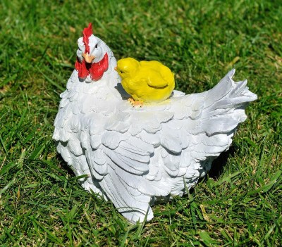 sadovaya-figura-kurica-s-cyplenkom-64764787850186