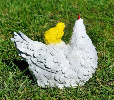 sadovaya-figura-kurica-s-cyplenkom-74864188046659