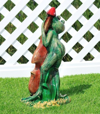 sadovaya-figura-lyagushka-s-kontrabasom-45768397565418