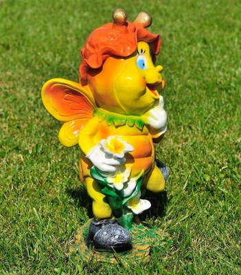 sadovaya-figura-motylek-s-liliey-32700241449379