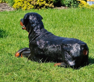 sadovaya-figura-rotveyler-lezhachiy-63558120437337