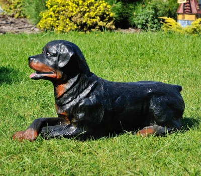 sadovaya-figura-rotveyler-lezhachiy-66247390144379