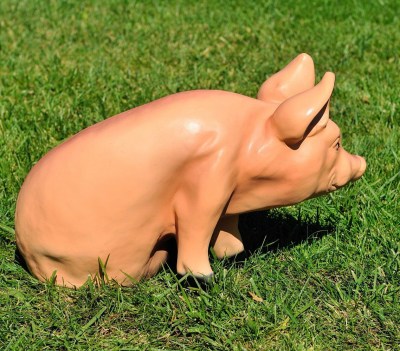 sadovaya-figura-svinya-sidyachaya-25417527524405