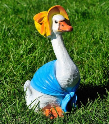 sadovaya-figura-utka-v-shlyape-66389282707189