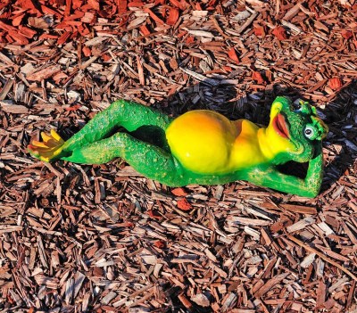 sadovaya-figura-zhaba-na-otdyhe-38937708897065