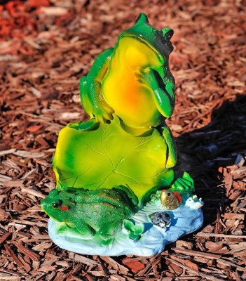 sadovaya-figura-zhaby-na-prudu-45665403423994