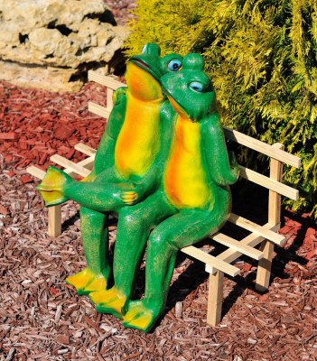sadovaya-figura-zhaby-na-skameyke-43970191828032